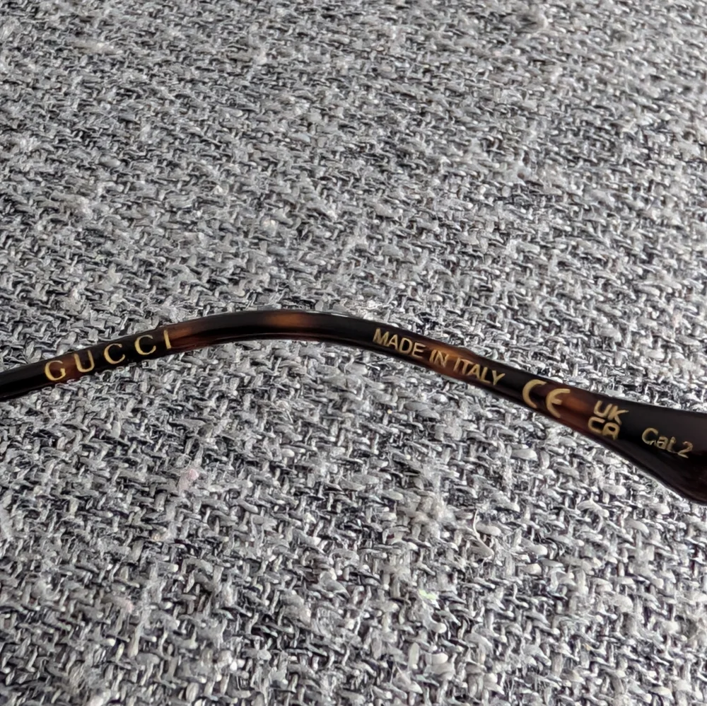 Gucci Women's Sunglasses in Black and Gold